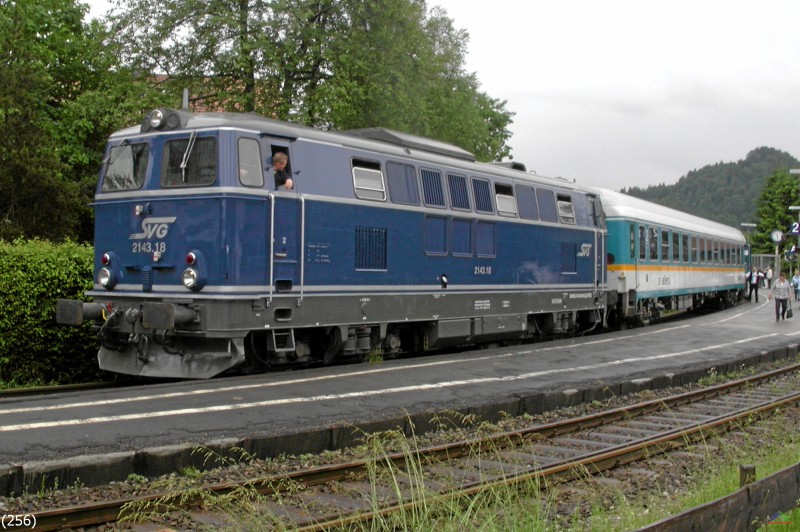 Bahn 256.jpg - Die dieselhydraulische Lok ist eine ex ÖBB der Reihe 2143 gebaut von den SGP-Werken.